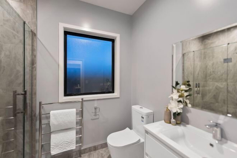 Bathroom 2, Hamilton Three bedrooms house, Hamilton