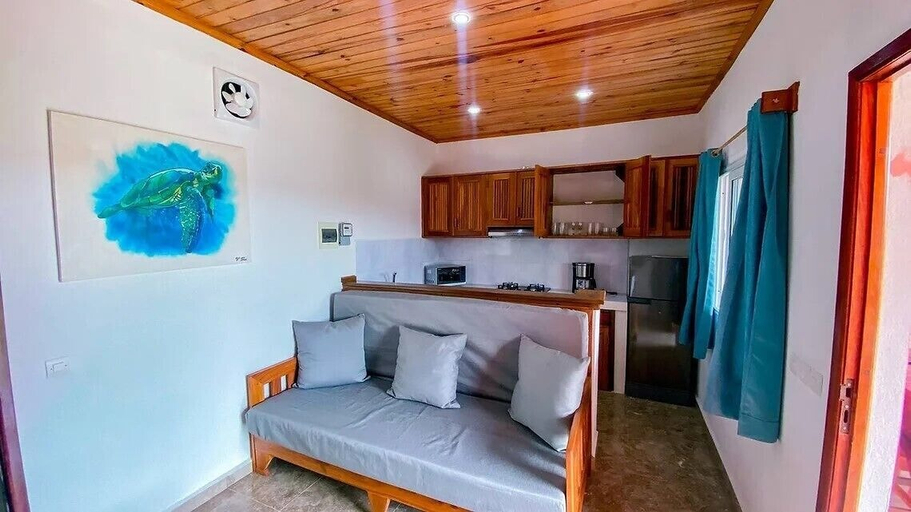 Living area, Jardin fleuri de Lety, Diana