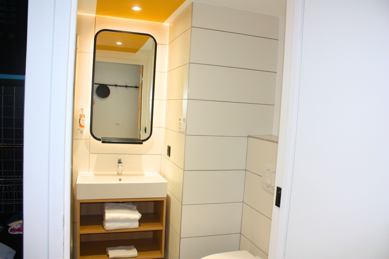 Bathroom 3, Aparthotel Adagio Access Porte De Camargue, Bouches-du-Rhône