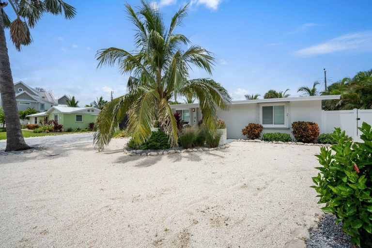 Property grounds 4, Livinggood 3 Bedroom Home, Manatee