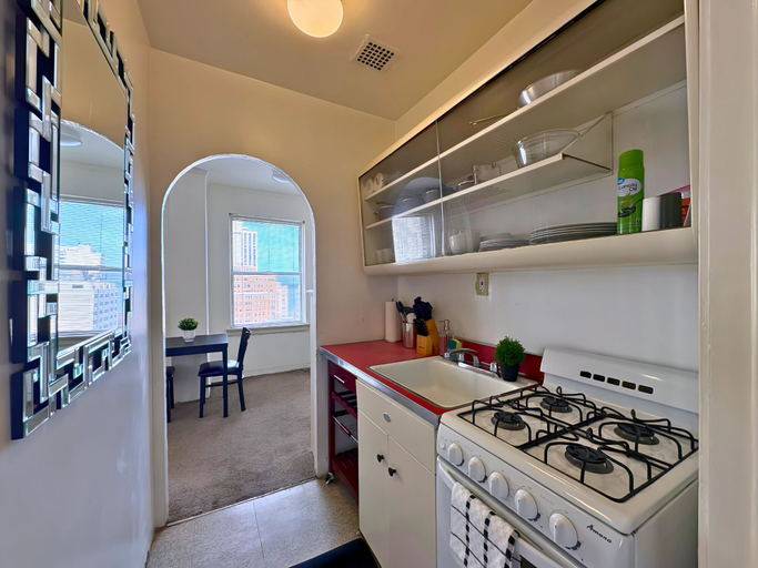 Private kitchen 5, 1BR Gold Coast Vintage Gem - SP 1700, Cook