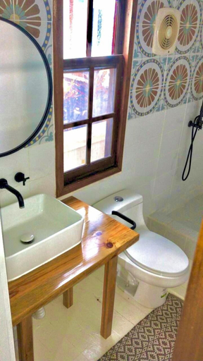 Bathroom 2, Utila Seabreeze Vacation Apartments, Utila