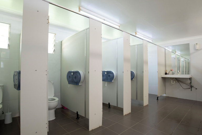 Shared bathroom 3, Tropical Hibiscus Caravan Park, Cardwell