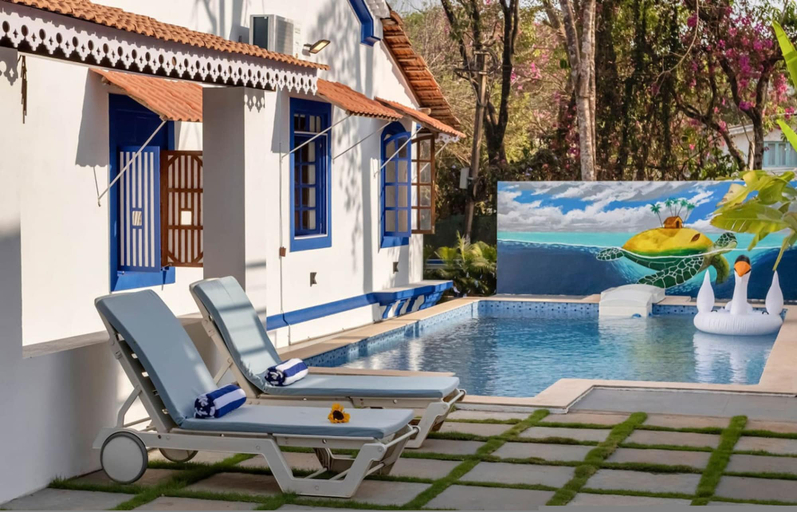 Room 2, 3bhk Portuguese-style Villa w Pool Casa Aloma, North Goa