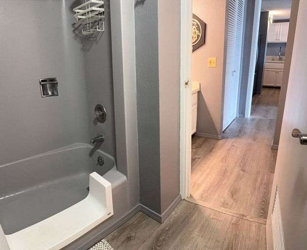 Bathroom 5, Hilo Lagoon Center, Hawaii