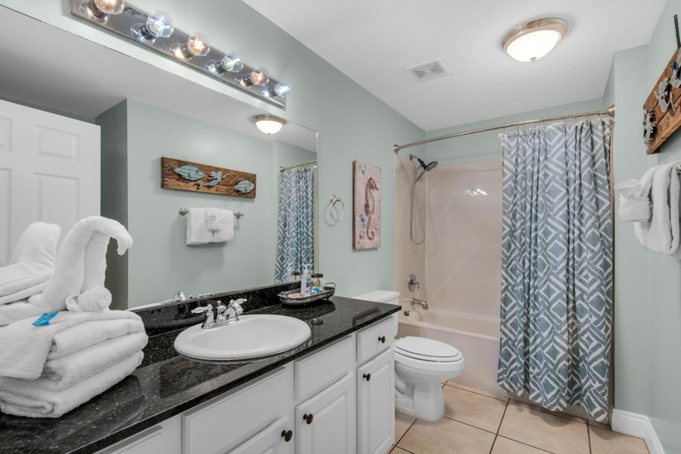Bathroom 3, Calypso 1-608 East, Bay