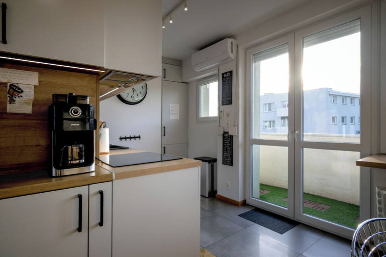 Private kitchenette 2, RentPlanet - Apartament plac Nowy Targ, Środa Śląska