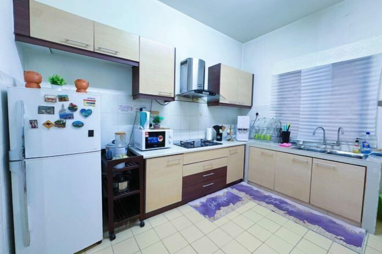 Private kitchen 5, Sri Ixora Kajang Spacious 3BR w/ Full A/C, Hulu Langat
