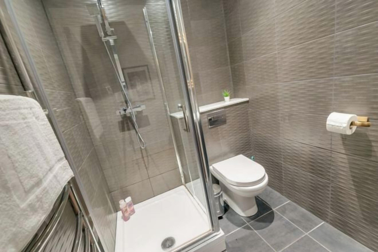Bathroom 2, Lord Street Apartments, Sefton