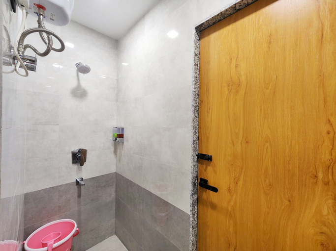 Bathroom 2, Grand Shivneri Resort, Raigarh