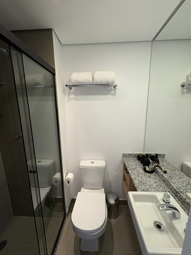 Bathroom 5, On Jurupis, São Paulo