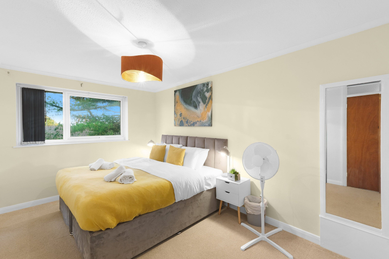 Room 4, Modern 2 Bedroom Apt in Broadlands Court, Bracknell Forest