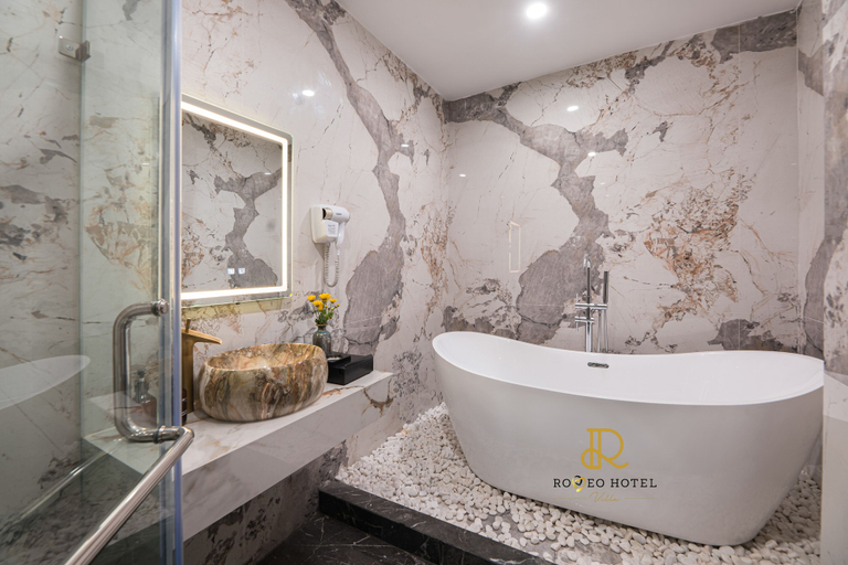 Bathroom 3, Romeo Villa Hotel HN - by BAY LUXURY, Hoàng Mai