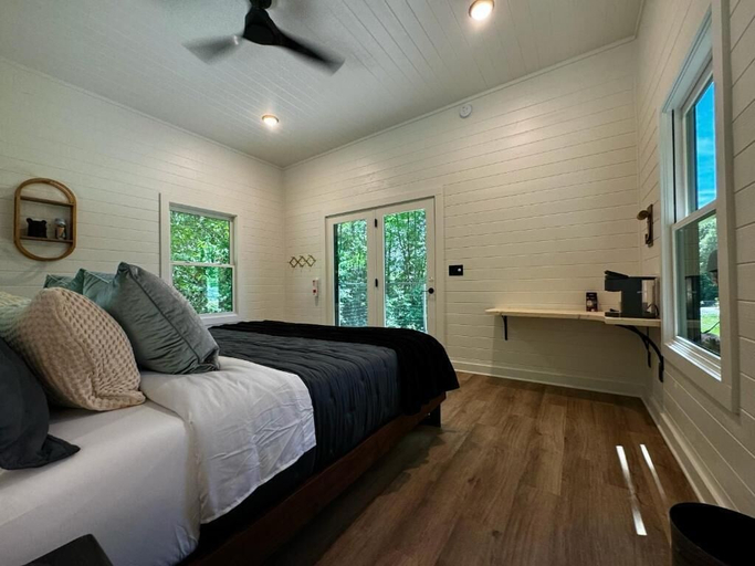 Room 2, Mirror Cabin - Looking Glass, Transylvania