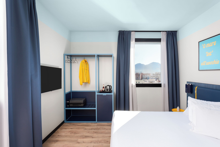 Bedroom 4, CX Naples Centrale, Napoli