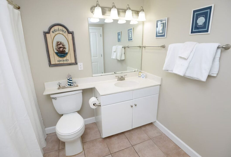 Bathroom 4, Shores of Panama 1711, Bay