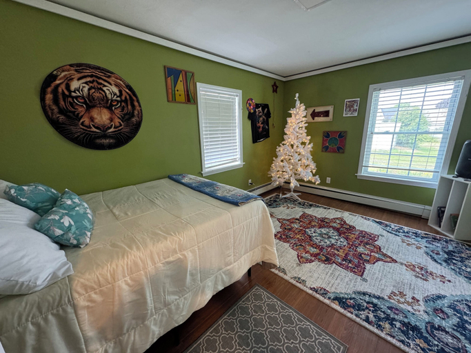 Room 5, Pine Tree Trail Lodge, Somerset