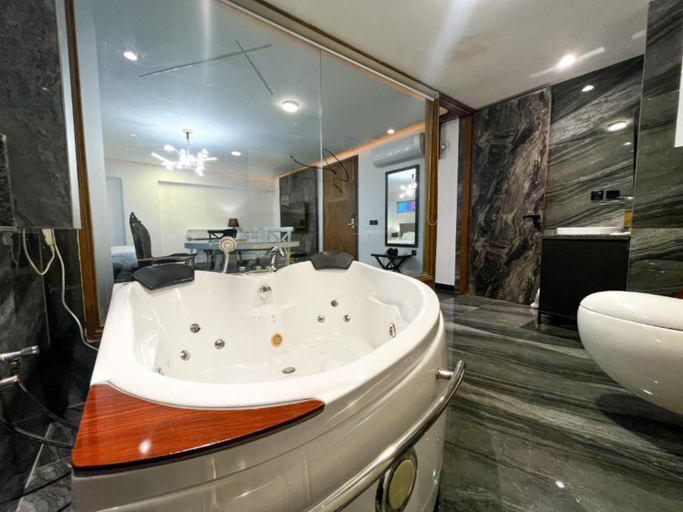 Bathroom 5, Hotel Crown Inn, Karachi