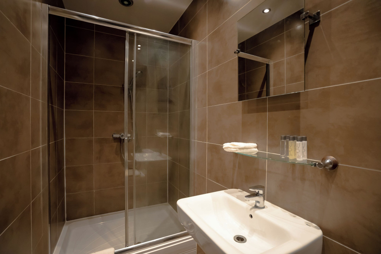 Bathroom 4, The Mayflower at Austerfield, Nottinghamshire