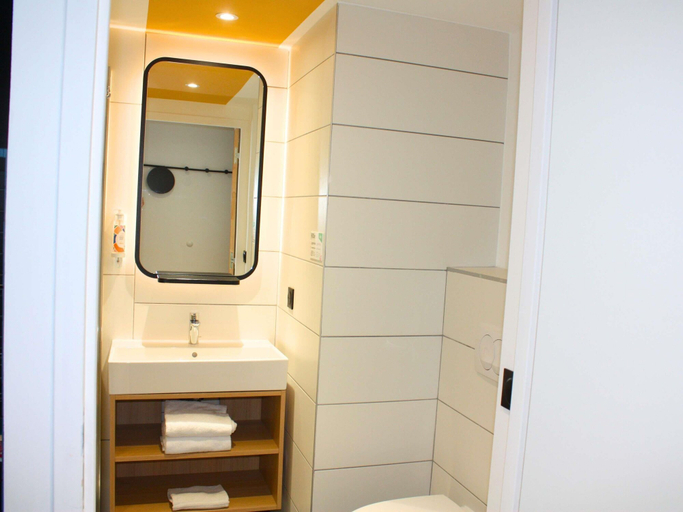 Bathroom 3, Aparthotel Adagio Access Porte De Camargue, Bouches-du-Rhône