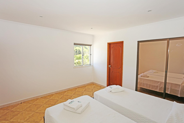 Room 3, S 02 - 2 Bed Apartment in Quinta Silvestre, Lagos