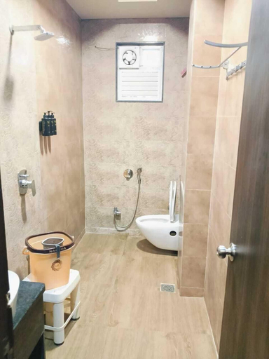 Bathroom 4, Raj Mahal Hotel, Varanasi