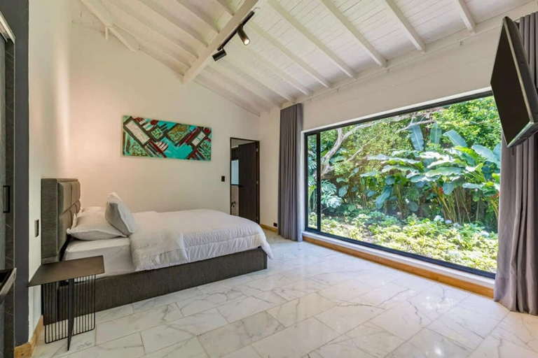 Bedroom 2, Amazing 6BR Oasis in Poblado MDE, Retiro