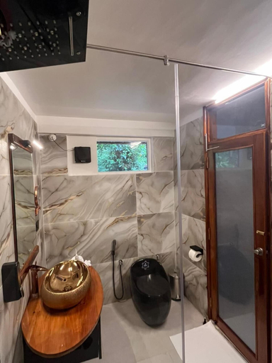 Bathroom 4, Finland cottages and suites, The Nilgiris