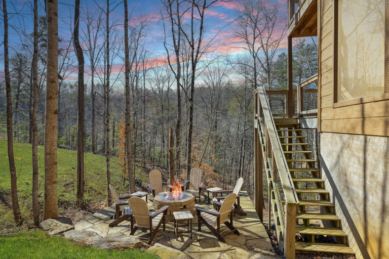 Outdoor dining 5, Big Bear Splash 2 Bedroom Cabin, Sevier