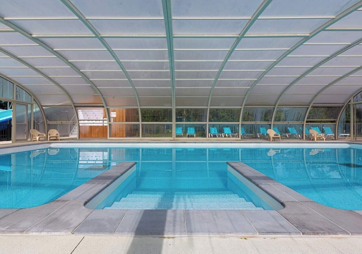 Indoor pool, Camping Domaine de la Brèche, Maine-et-Loire