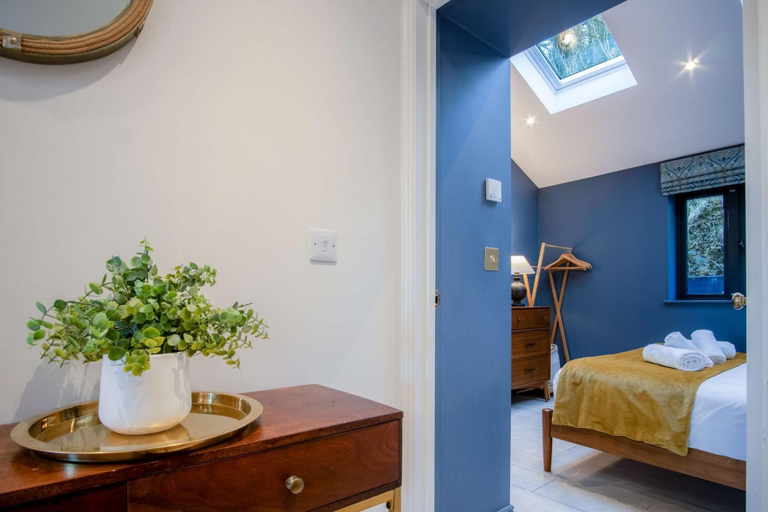 Room 4, Ty Alice - 3 Bedroom Cottage - Bayview Oxwich, Swansea