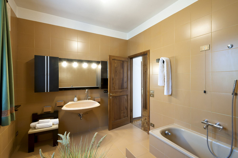 Room 4, Villa Paola 10 by Marche Holiday Villas, Pesaro E Urbino