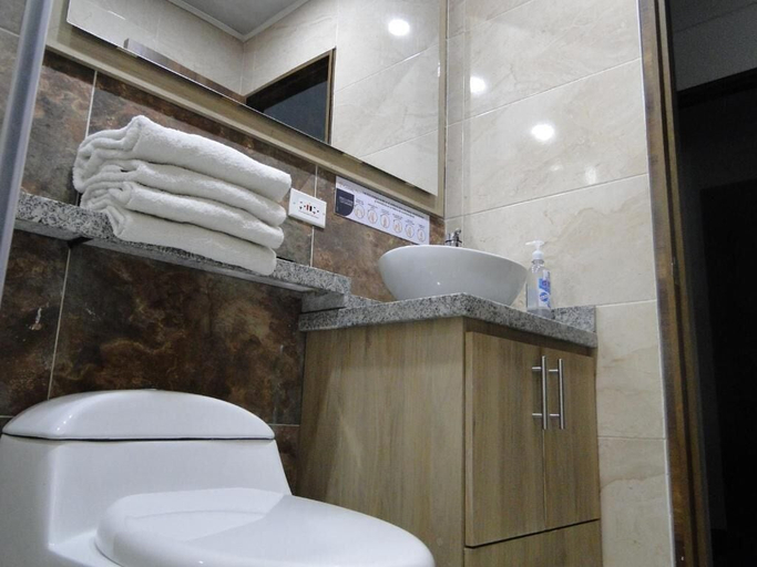 Bathroom 5, Hotel Esmeralda Plaza, Cogua
