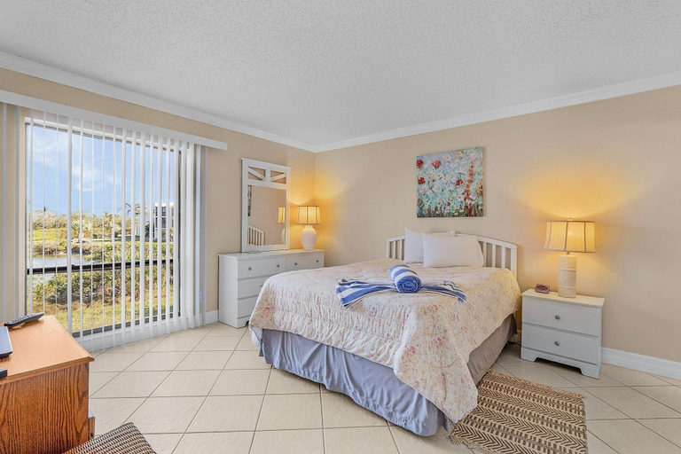 Bedroom 2, Bay Village 126: Charming Beachfront 2br/2ba Condo W/ Balcony 2 Bedroom Condo, Lee