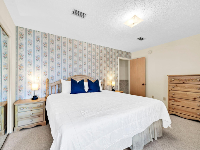 Room 3, Dragonfly Deck, Bay