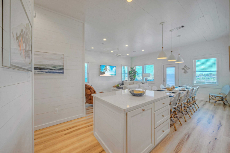 Interior 5, 2 Homes, Sleeps 22 2 Private Pools, Firepit, Steps to Beach Boardwalk Access, Nueces