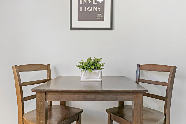 Dining room, Portage Park 1BR Retreat - Montrose 2S, Cook