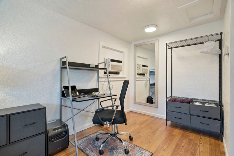 Room amenity, Charming Downtown Cottage, El Paso