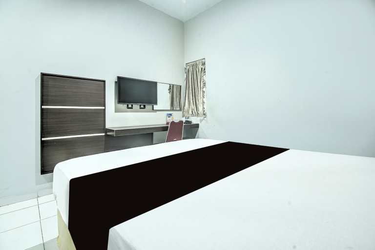Room 2, OYO 94781 Hotel Lucky Inn Makassar, Makassar