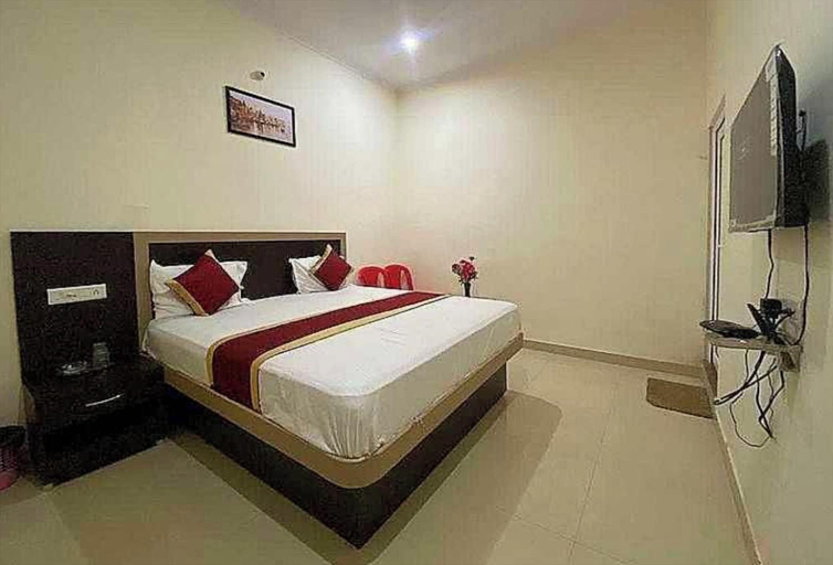 Room 2, HOTEL Nath PALACE, Varanasi