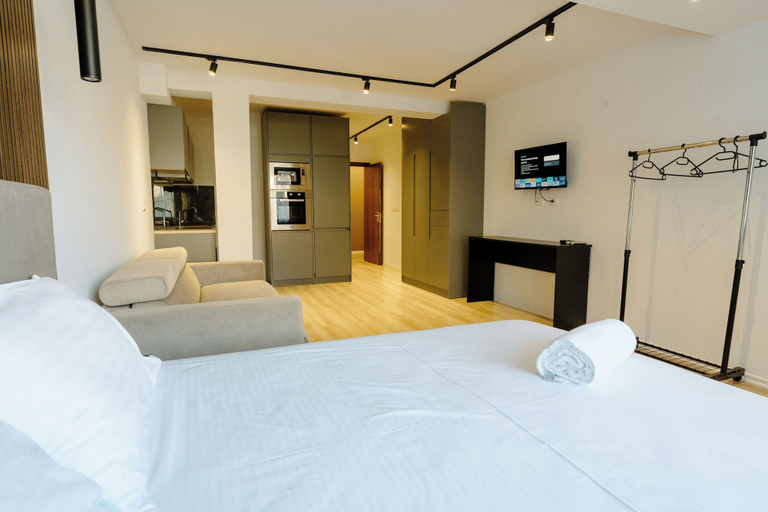 Room 5, Noon Central Hotel, Tiranës