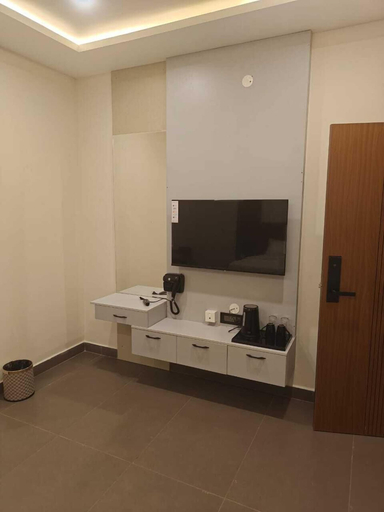 Room 5, Hotel Diyanvi, Mysore