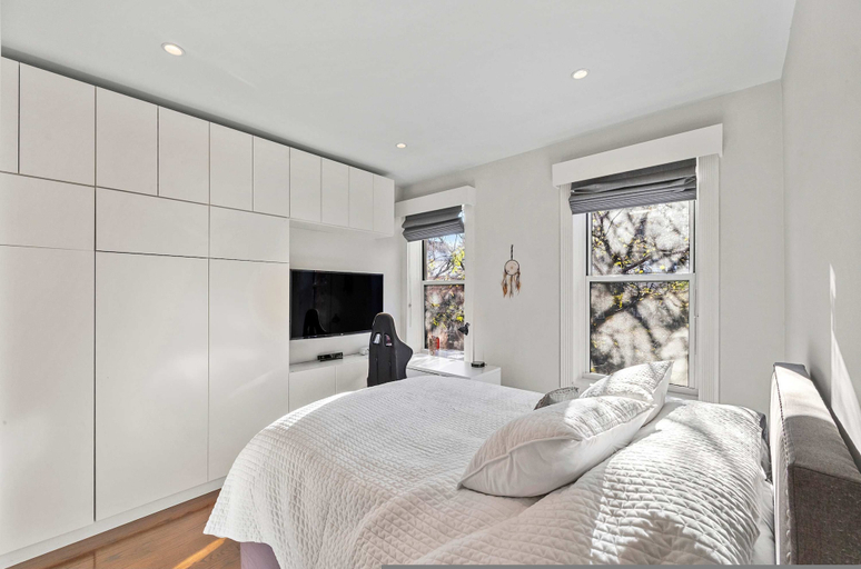 Room 4, Gramercy Manor Triplex w Private Deck Garden, New York