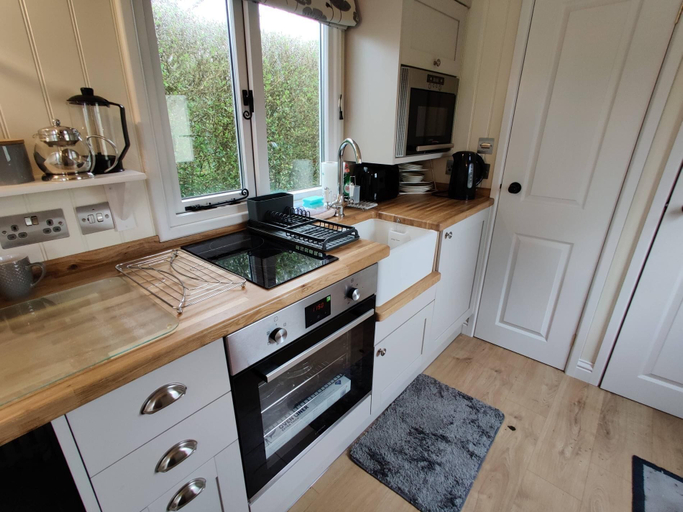 Garden view 5, Duck House - 1 Bed Shepherds Hut - Gower, Swansea