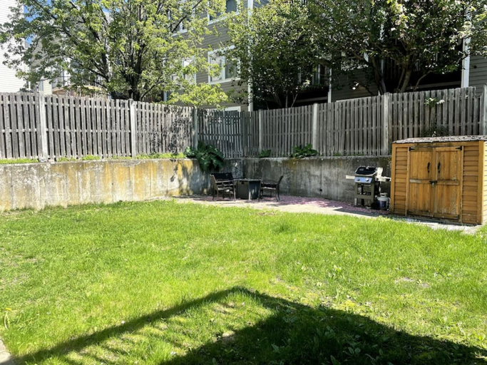 Room 2, Lovely Two Bedroom Condo in South Boston, Boston