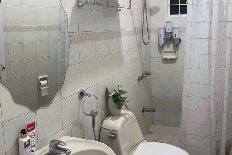 Bathroom 2, Tropical House, Las Piñas