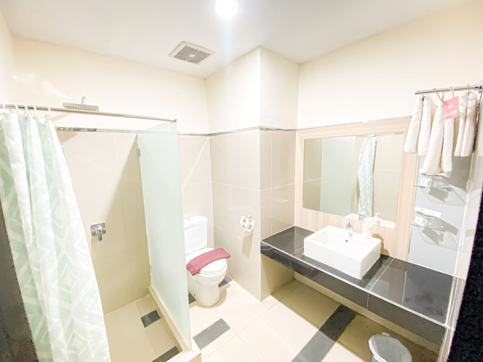 Bathroom 4, Transformer Center Hotel, Malang
