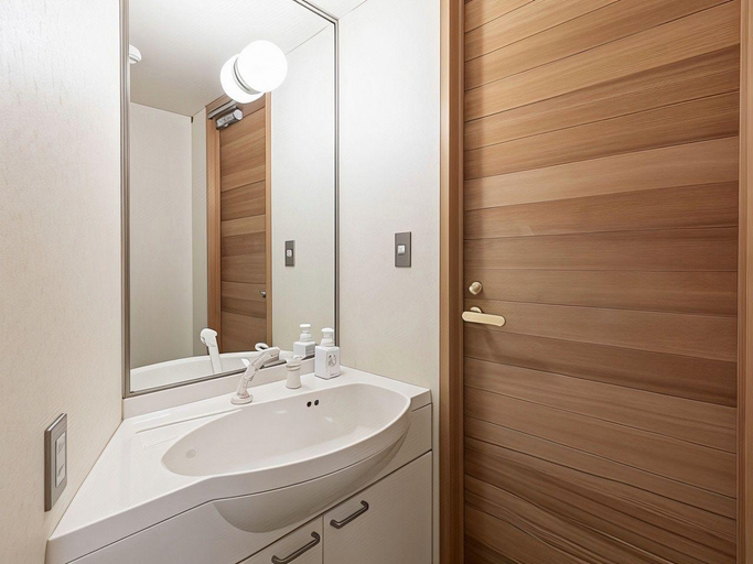 Bathroom 4, Kochi Kuroshio Hotel, Kōnan