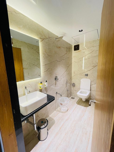 Bathroom 5, HOTEL DOUBLE CROWN Mumbai AIRPORT T2, Mumbai Suburban