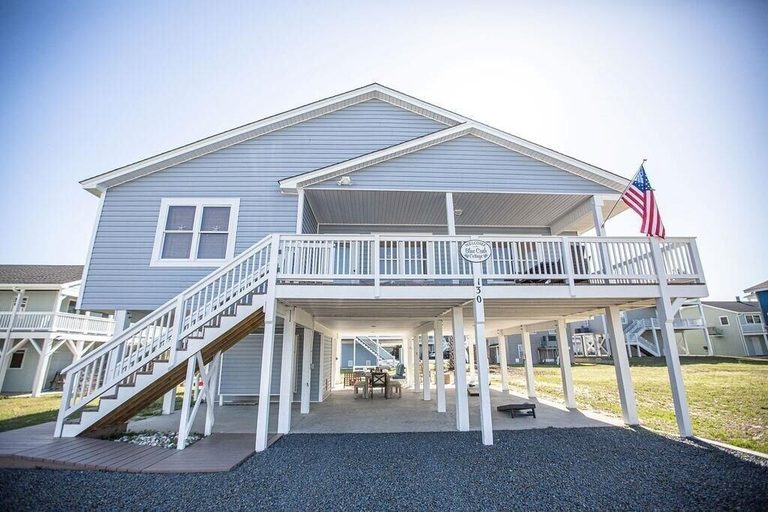 Exterior 2, Blue Crab Cottage 4 Bedroom Home by RedAwning, Brunswick